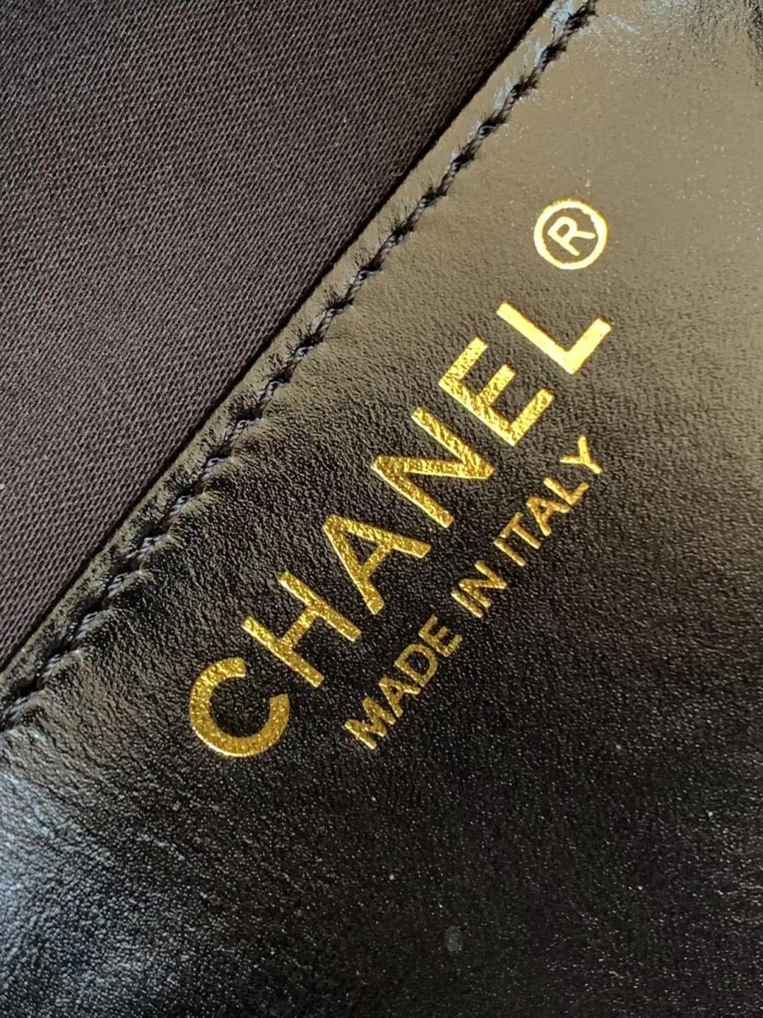 حقيبة يد صغيرة CC 25 جلد عجل محبب & حقيبة معدنية ذهبية اللون