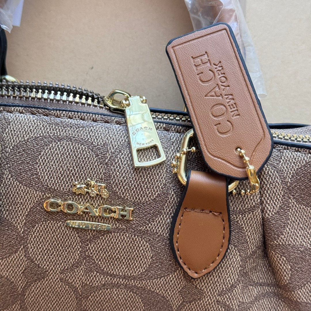 Feita com perfeição: bolsa de mão de couro com toque luxuoso