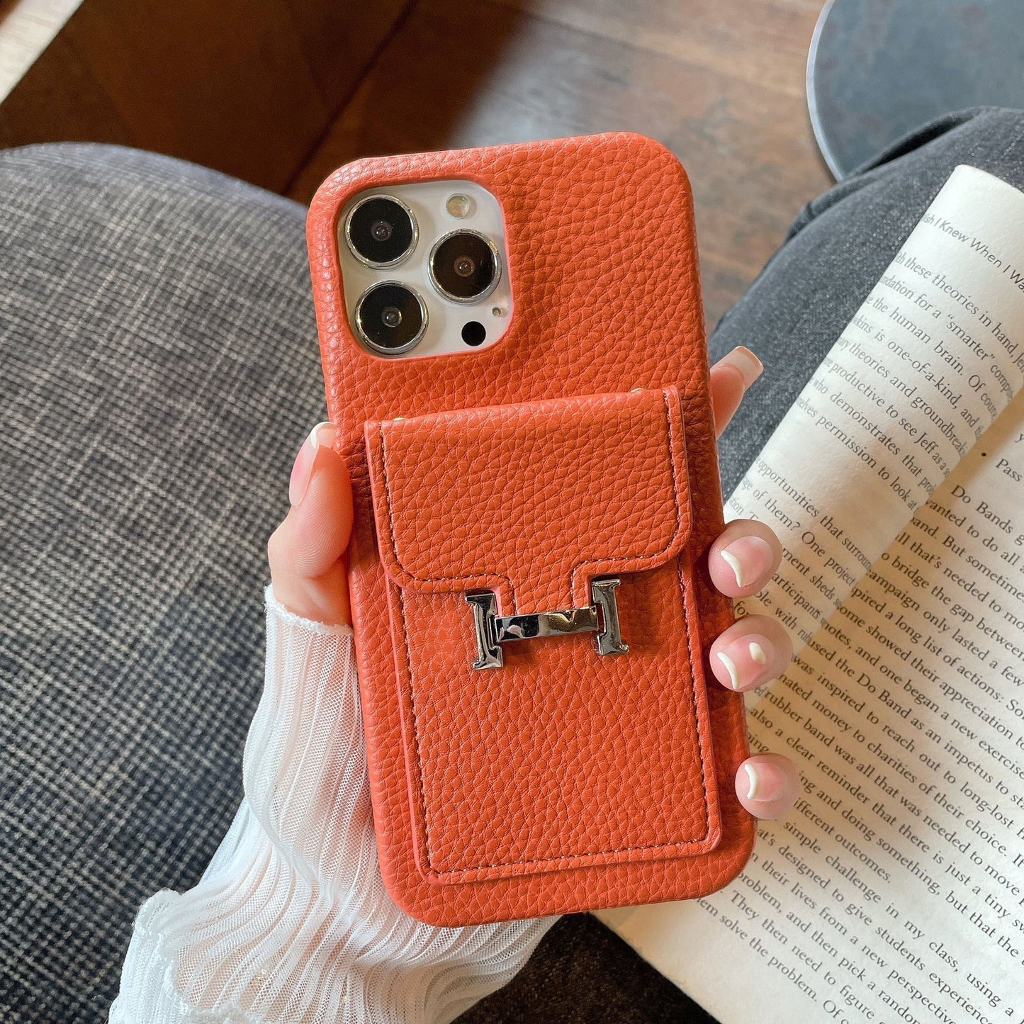 Custodia per iPhone in pelle con portacarte H
