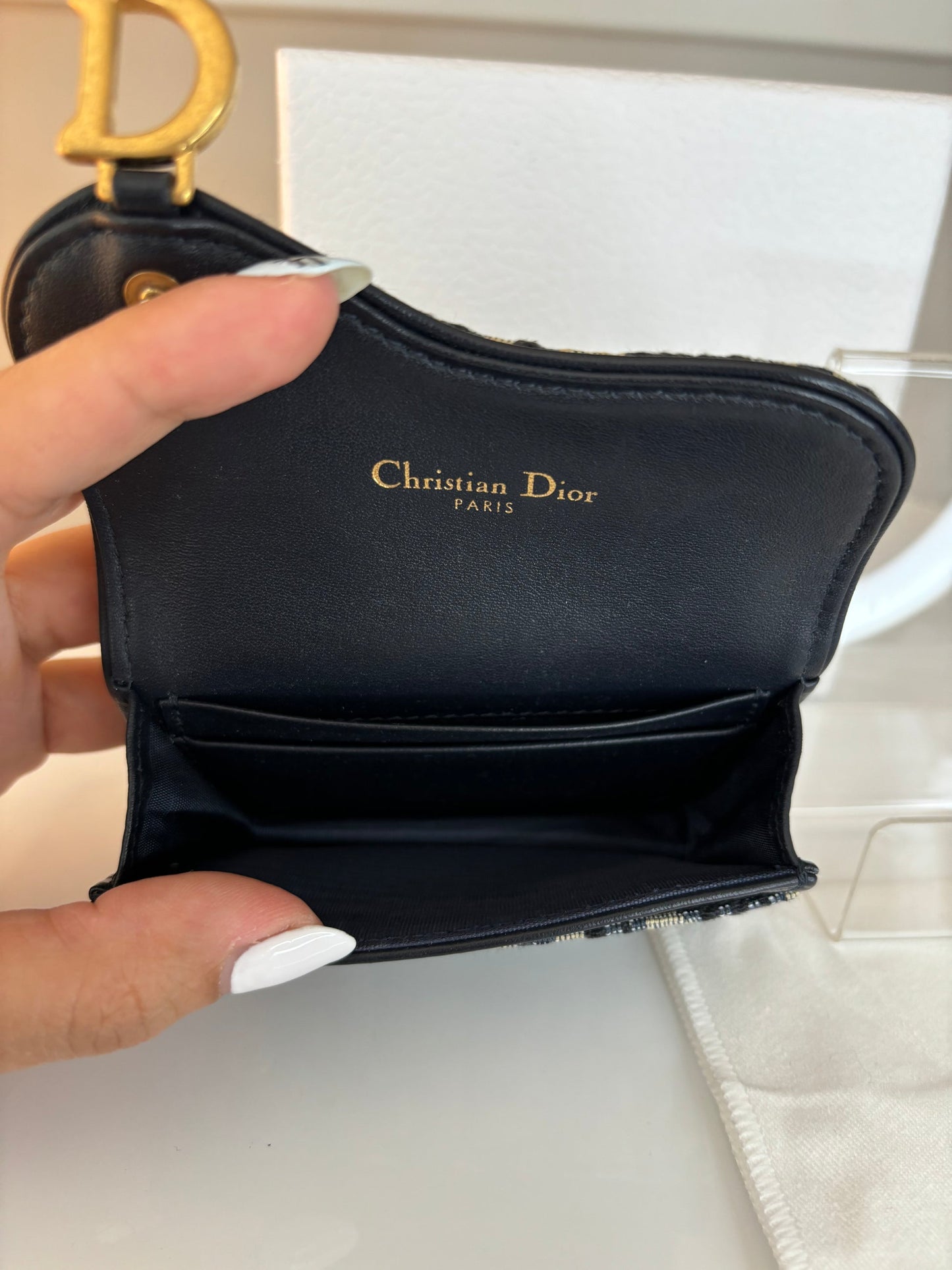 クラシック サドル ブルーム カード ウォレット