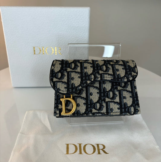 Carteira Clássica Saddle Bloom Card