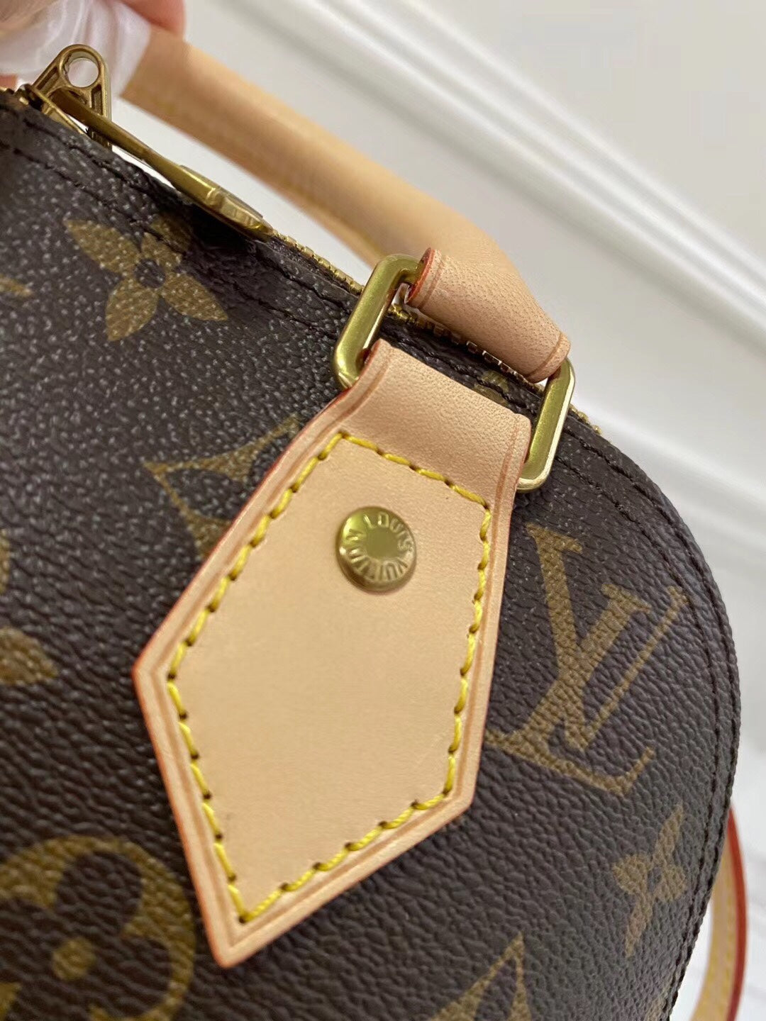 حقيبة ألما كلاسيكية وأنيقة