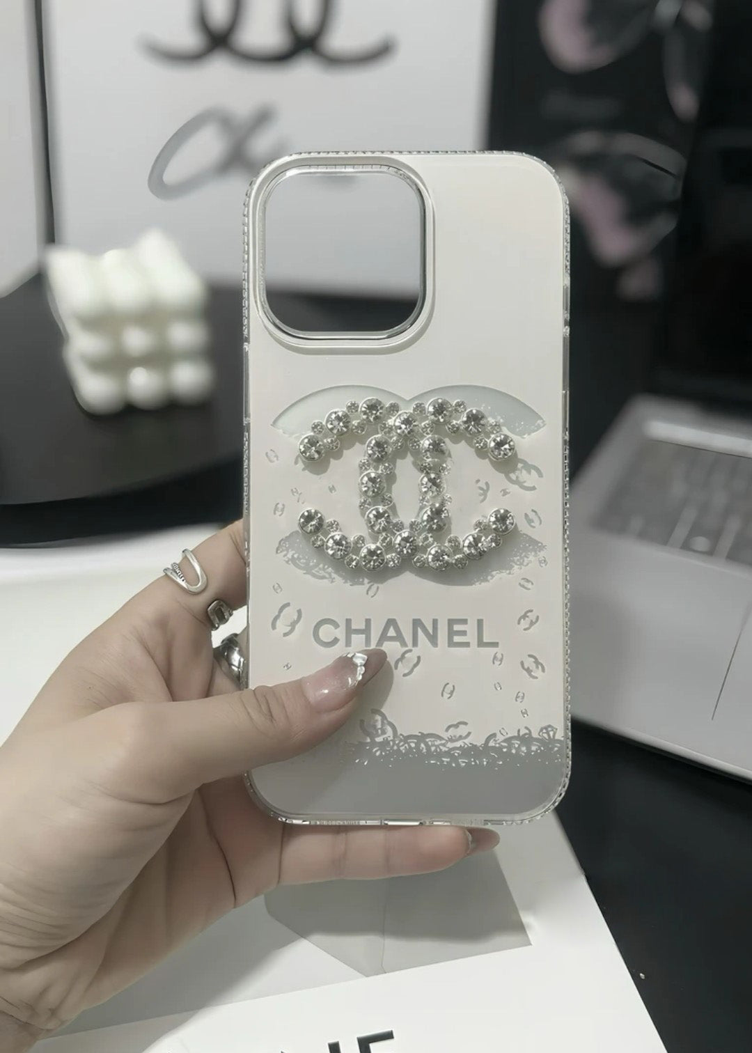 Elegantní luxusní křišťálové pouzdro na iPhone s řemínkem