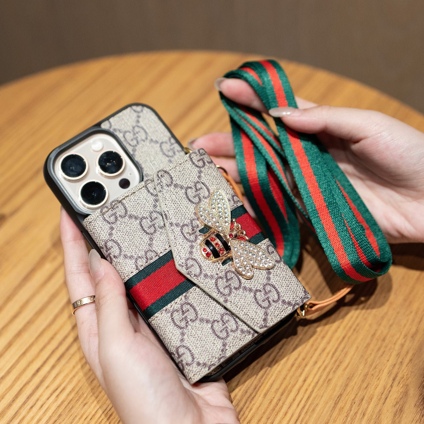 Étui pour iPhone à bandoulière avancé haut de gamme avec porte-cartes & Bandoulière