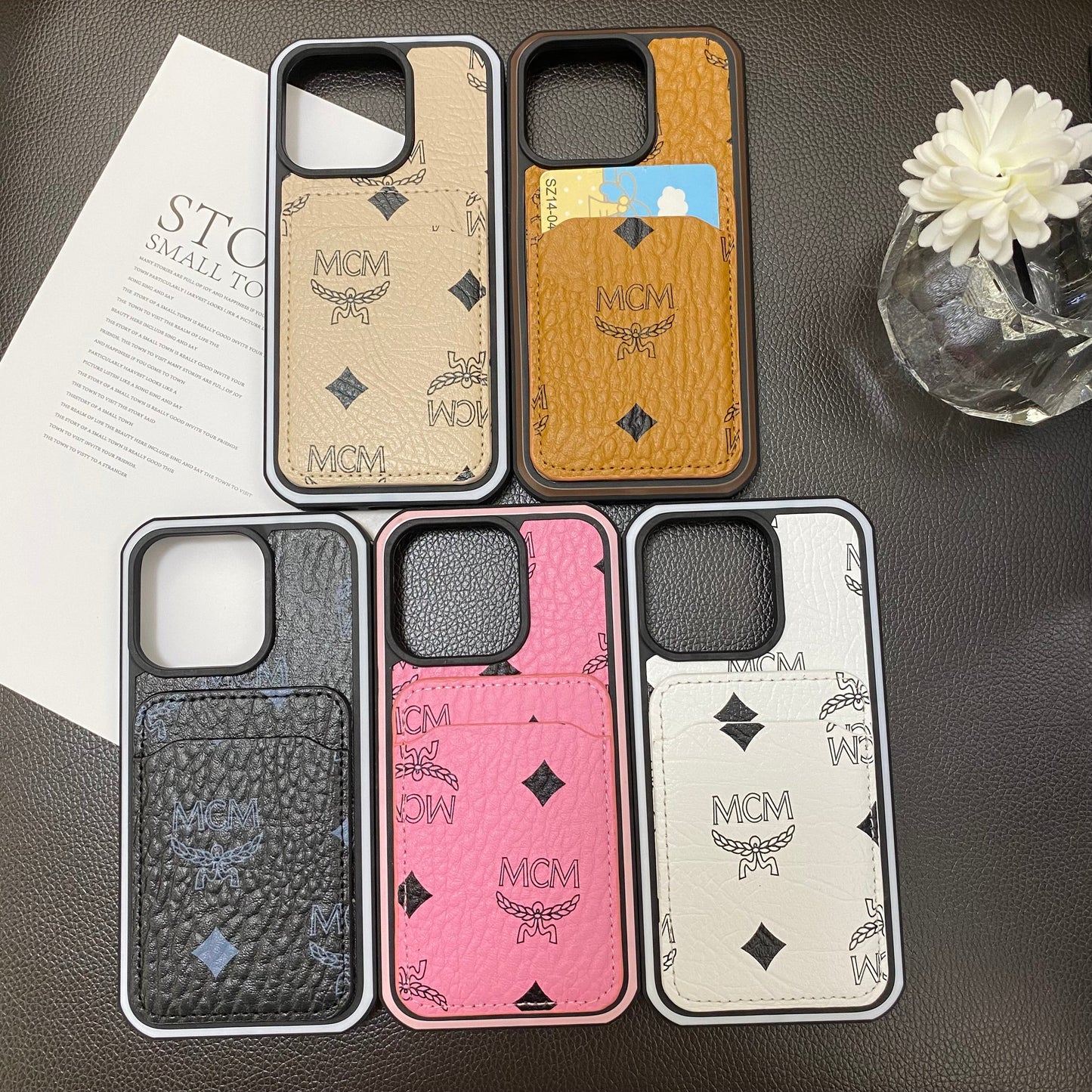 Cás MCM iPhone Le Sealbhóir Cárta Buí-MCK240603