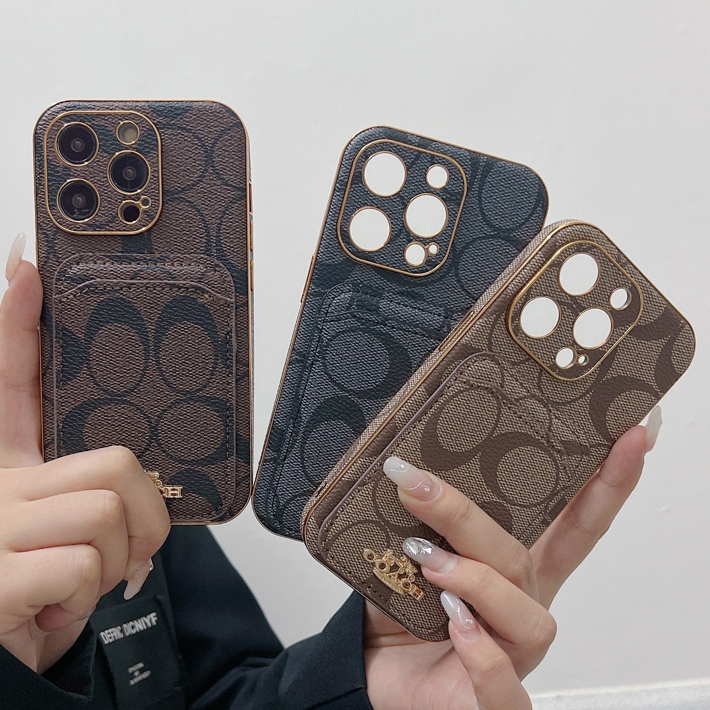 Cás iPhone Clasaiceach Le Sealbhóir Cárta Dubh -KB241651