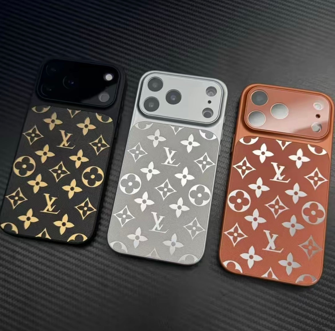 Leichte Luxus-Monogramm-Hülle mit magnetischem Design · iPhone 17 Neu