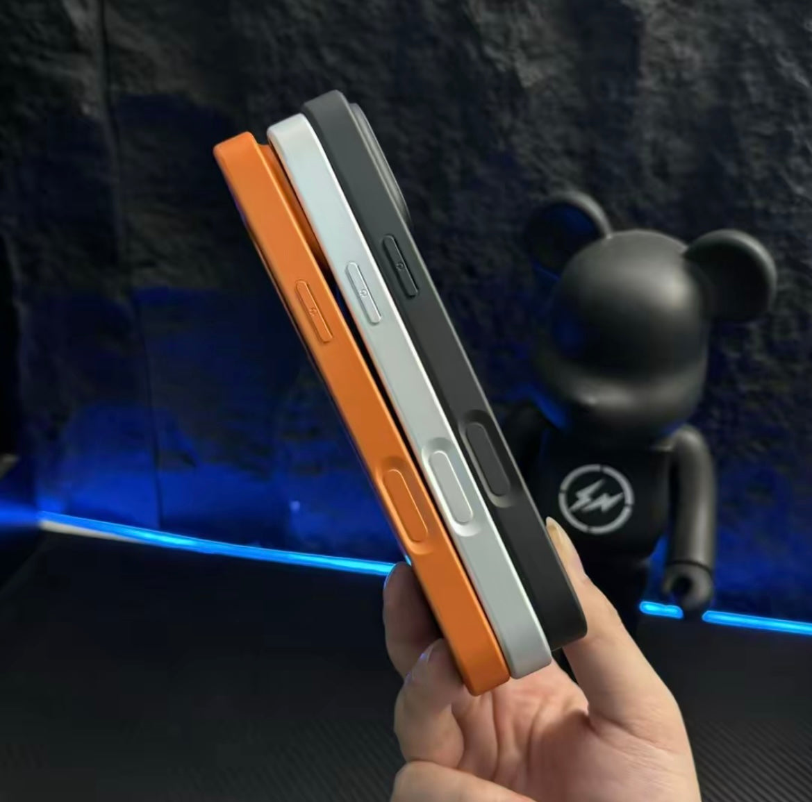 Leichte Luxus-Monogramm-Hülle mit magnetischem Design · iPhone 17 Neu