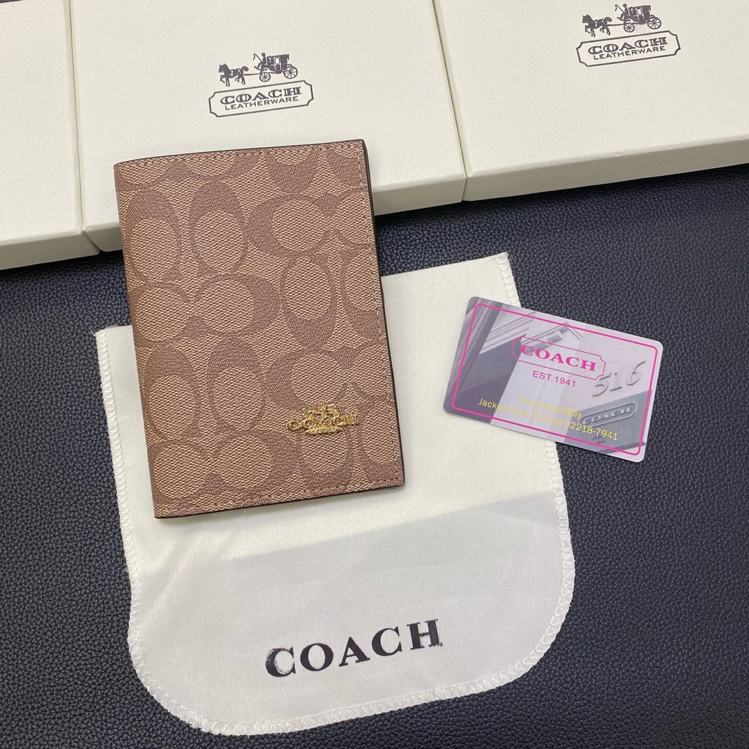 حاملة جواز سفر جلدية كلاسيكية من CO – منظم سفر أنيق