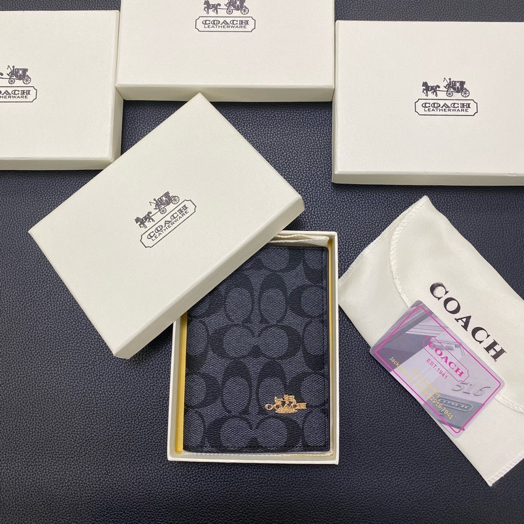 حاملة جواز سفر جلدية كلاسيكية من CO – منظم سفر أنيق