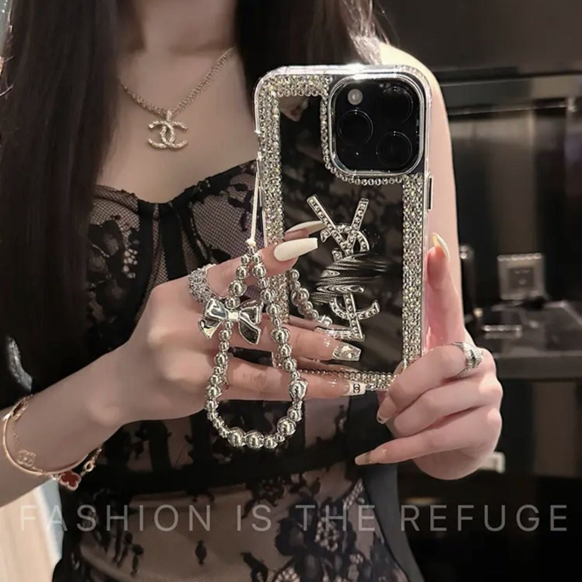 Custodia per iPhone Glamorous Beauty Mirror – Trucco & Stile in movimento!