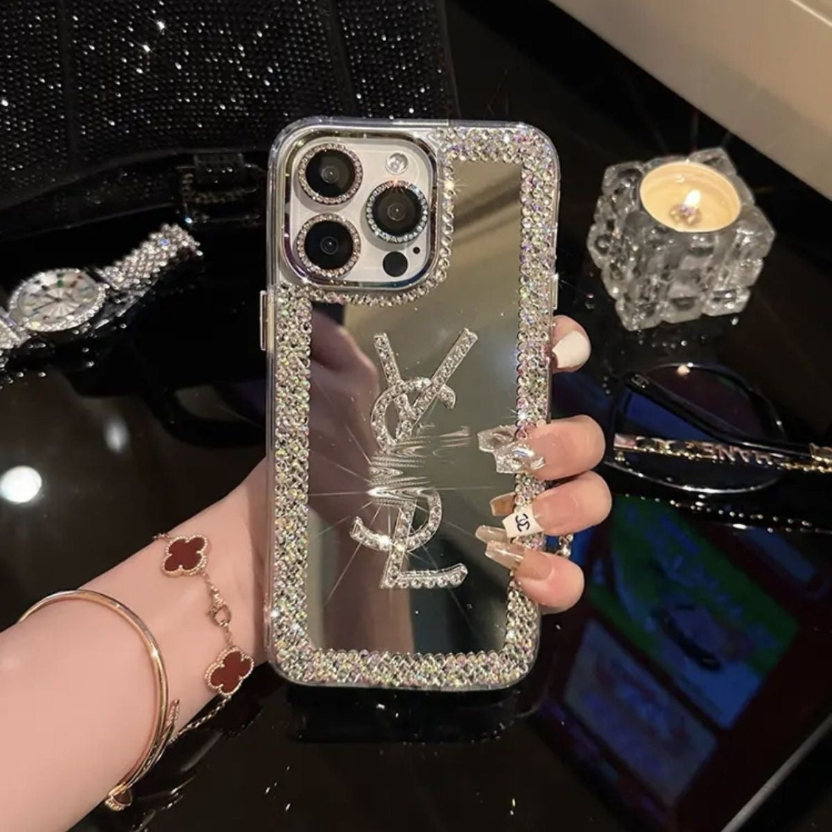 Custodia per iPhone Glamorous Beauty Mirror – Trucco & Stile in movimento!