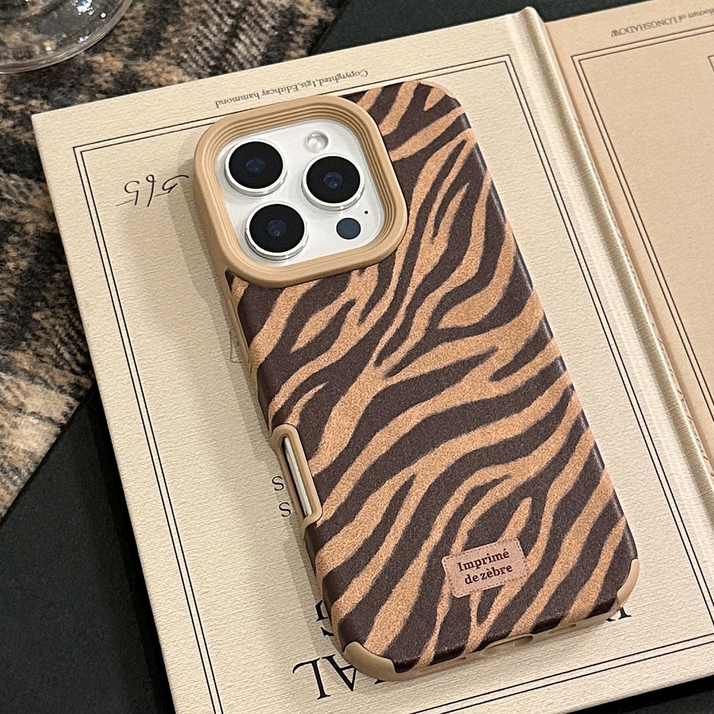 Personalized zebra pattern is suitable for iphone16 Apple 17 mobile phone case 15promax retro 14 suede 13 generation hair