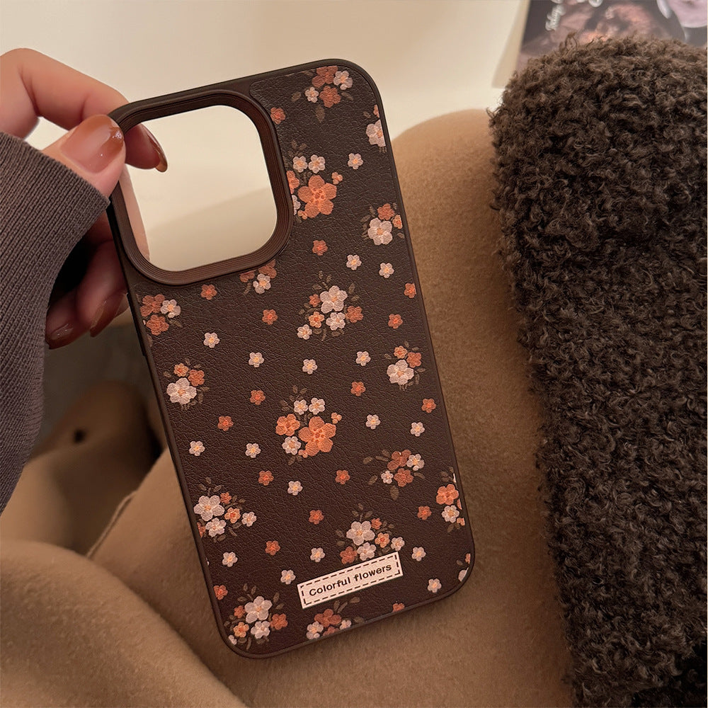 Warm brown gentle small floral iPhone16 mobile phone case Apple 17Pro leather 16 suitable for 13 autumn and winter max retro