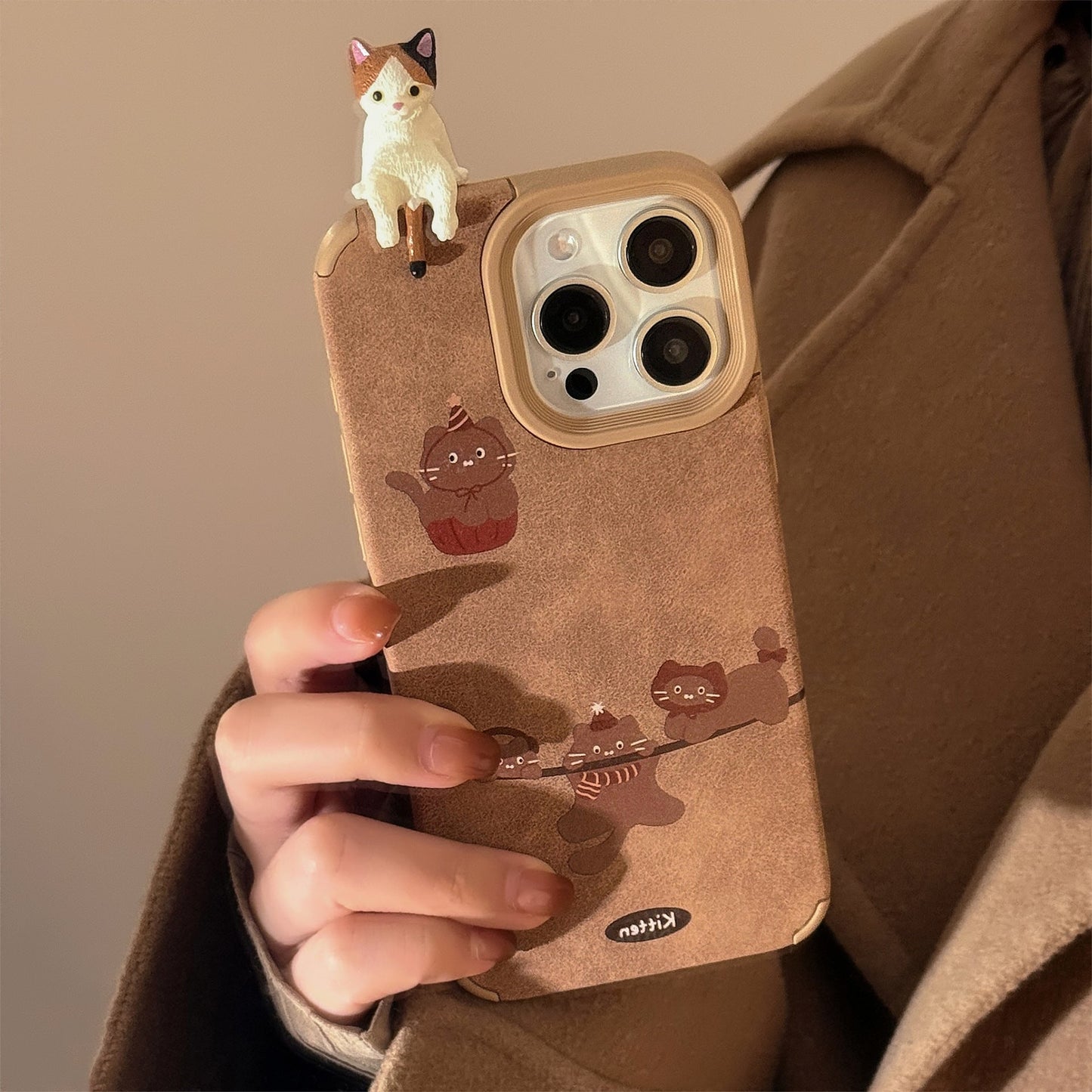 ins three-dimensional cat is suitable for iphone16 iPhone case 17pro max Apple 15 hairball rope 13 suede.