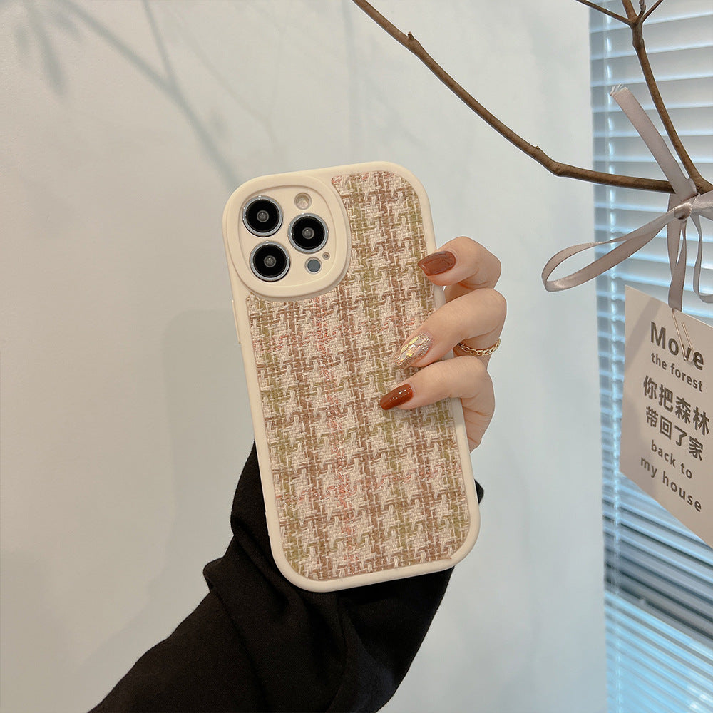 Retro 17promax Apple 16 mobile phone case iphone14 plaid 13pro set 8 suitable for 11 generation hair 12 flannel