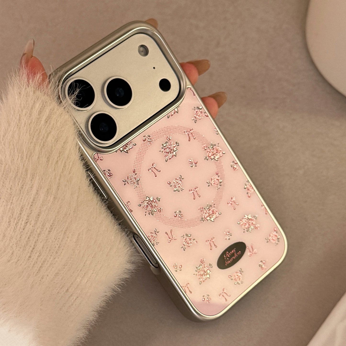 Gilt crushed flower applies to Apple 17promax mobile phone case 15 magnetic suction bracket iphone16 electroplating 14 Huawei