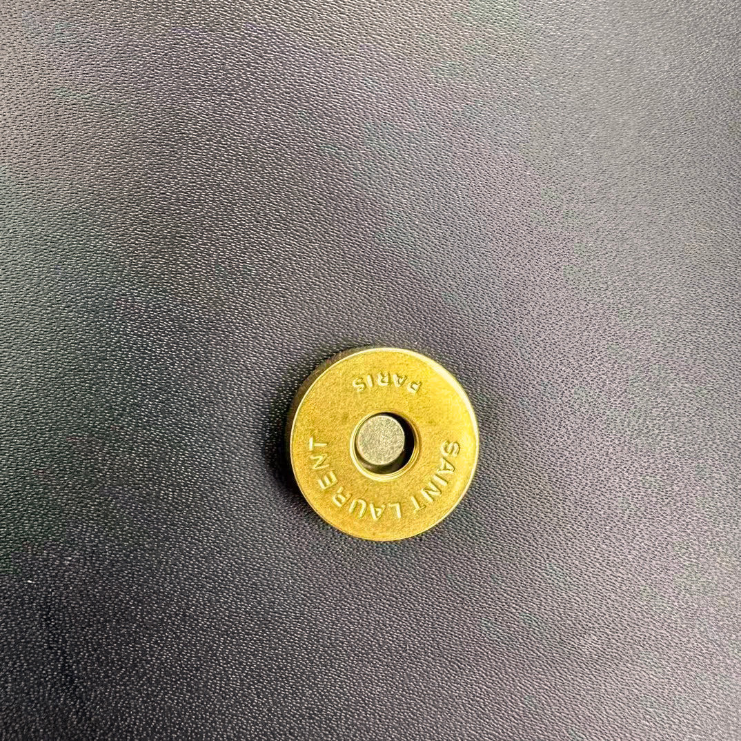 Elegancka skórzana torba na ramię ze złotym łańcuszkiem