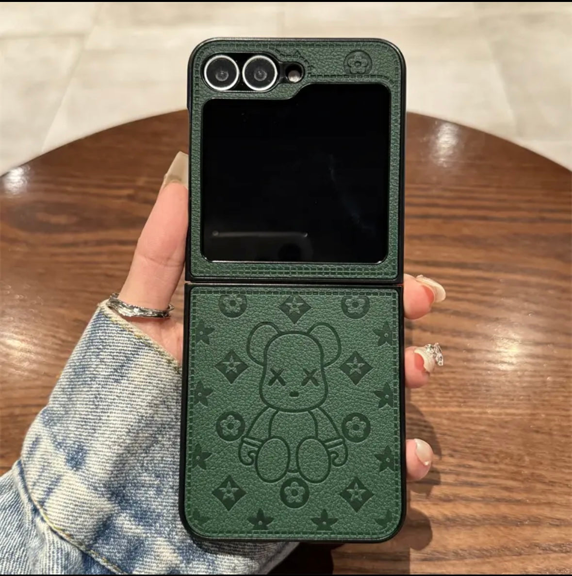 "Samsung Z Flip-serien folde anti-fald mobiltelefon cover i læder, med fingerring spænde design"