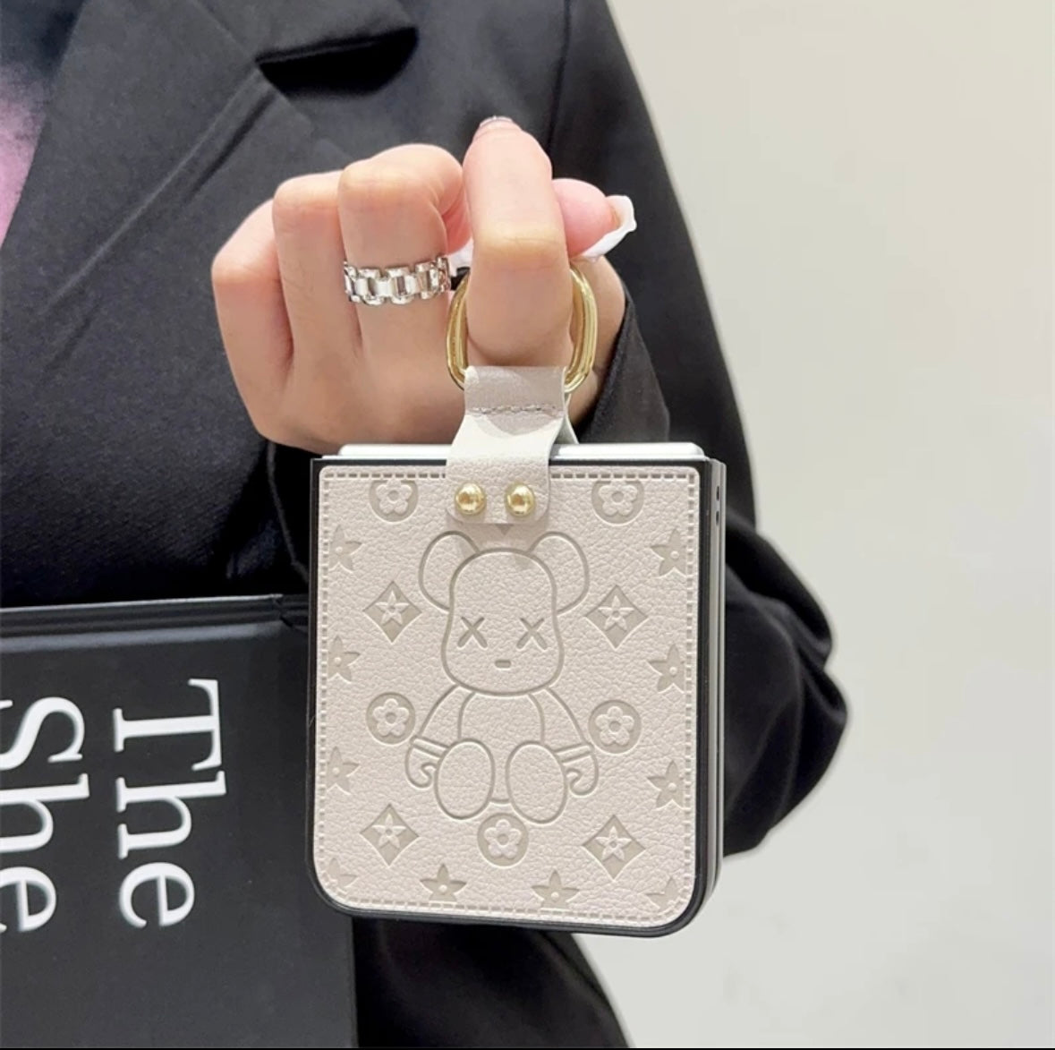 "Samsung Z Flip-serien folde anti-fald mobiltelefon cover i læder, med fingerring spænde design"