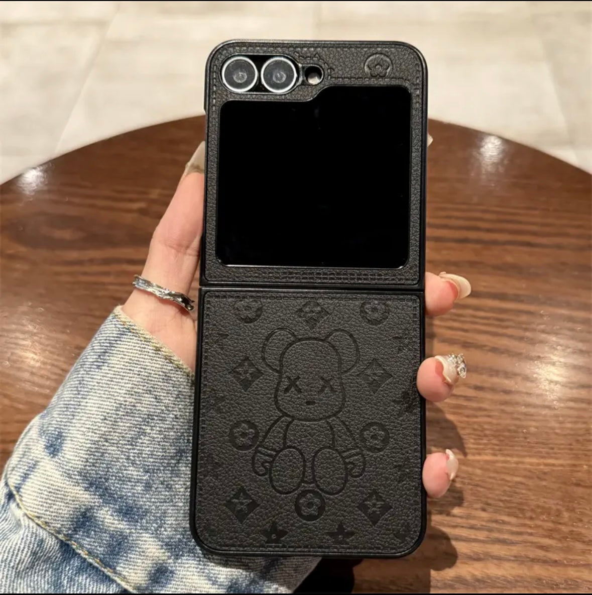 "Samsung Z Flip-serien folde anti-fald mobiltelefon cover i læder, med fingerring spænde design"