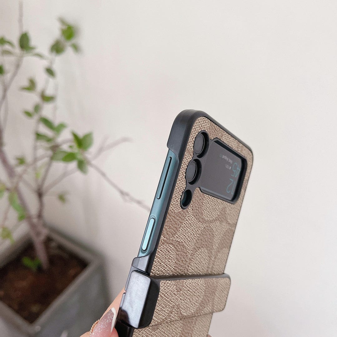 Coach Z Flip/Z Fold Samsungin puhelinkotelo sormihihnalla