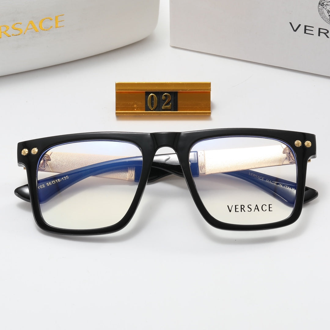 Occhiali con montatura Medusa in metallo alla moda