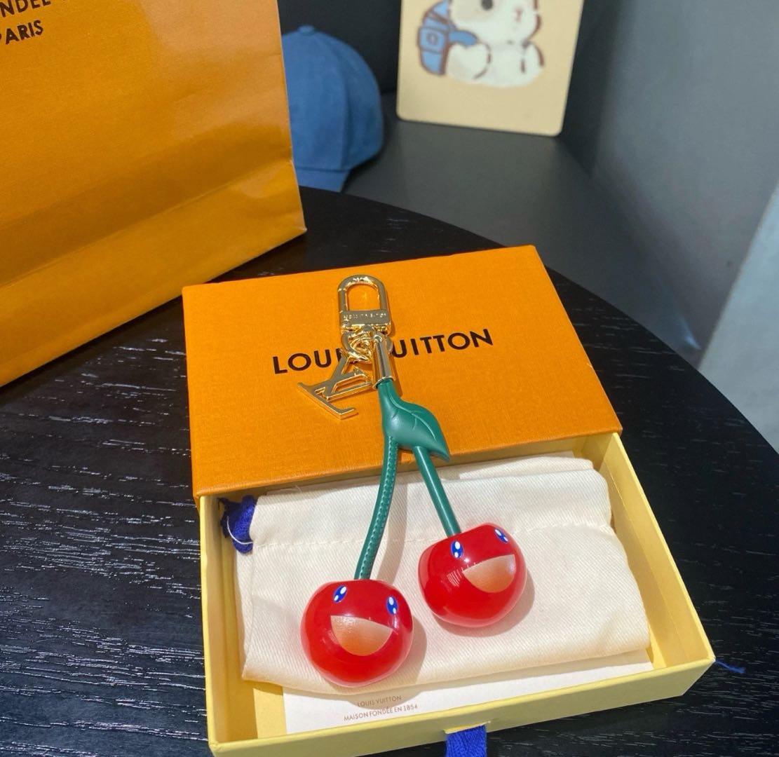🌟 L- Cherry Keychain: Cute + Luxury, All in One 🍒✨