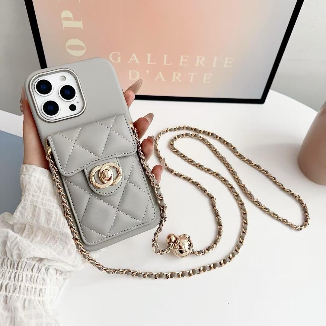 Prešívané crossbody puzdro na iPhone s retiazkovým popruhom & Vrecko na karty
