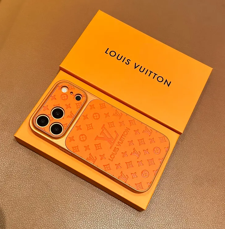 Light Luxury Minimalist Vintage Pattern Embossed iPhone Case